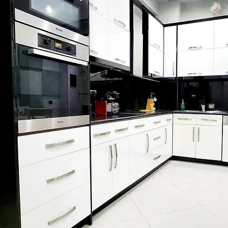 Sandra's Seaside Luxury Apartman *