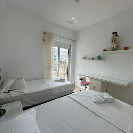 Sandra's Seaside Luxury Apartman *