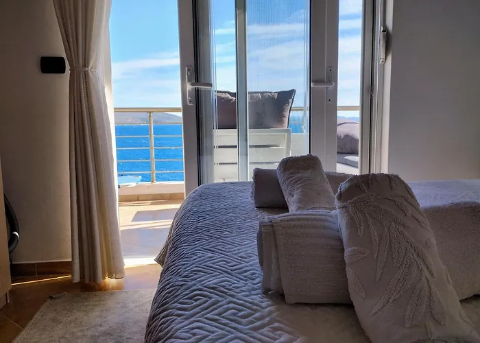 Βeachfront Luxury Apartments Sarande