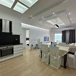 Βeachfront Luxury Apartments Sarande