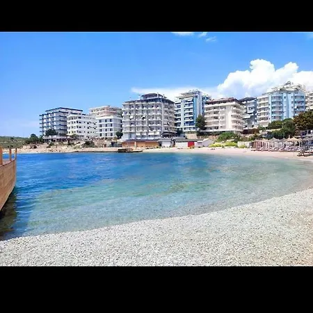 Sandra's Seaside Luxury Apartament