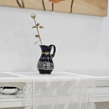 Sandra's Seaside Luxury Apartament *