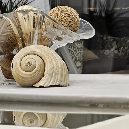 Sandra's Seaside Luxury Apartament