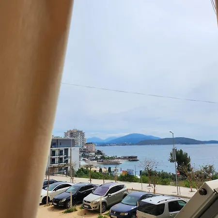 Sandra's Seaside Luxury Apartament