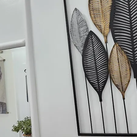 Sandra's Seaside Luxury Apartament *