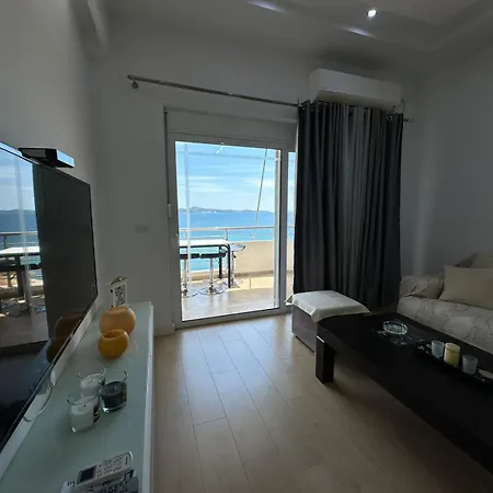 Sandra's Seaside Luxury *