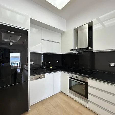 Alpha Seaside Apartment