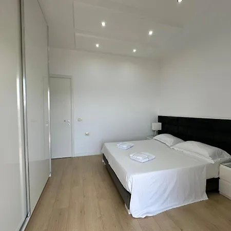 Βeachfront Luxury Apartments Sarande شقة ساراندا