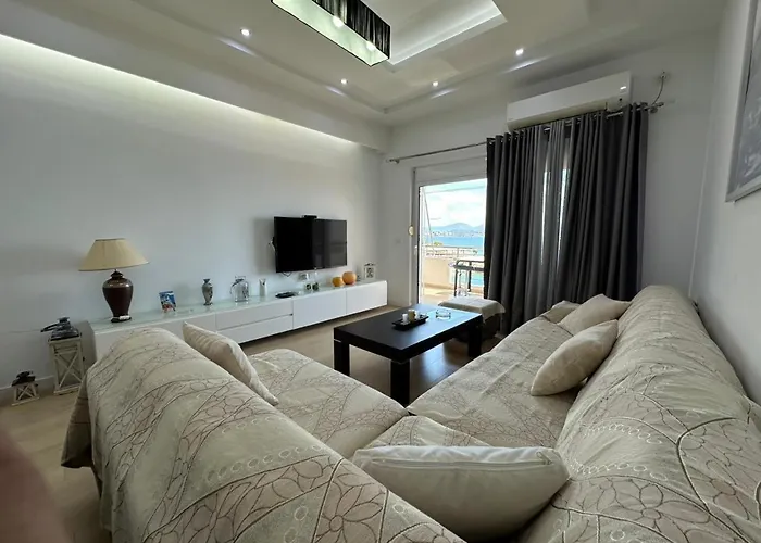 Βeachfront Luxury Apartments Sarande شقة ساراندا