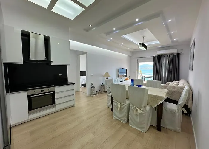 شقة Βeachfront Luxury Apartments Sarande ساراندا