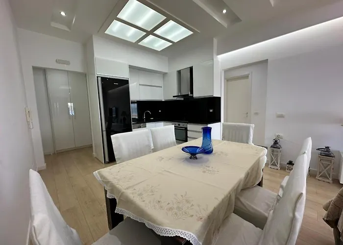 Βeachfront Luxury Apartments Sarande ساراندا