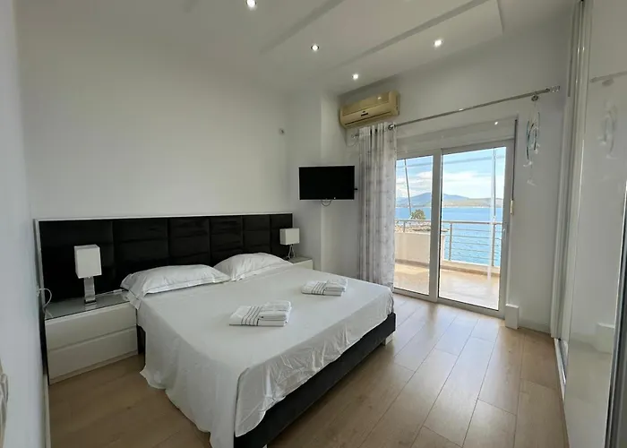 Apartment Βeachfront Luxury Apartments Sarande *