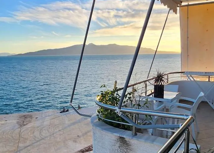 شقة Βeachfront Luxury Apartments Sarande *