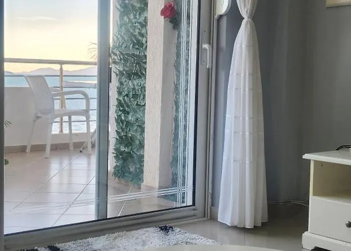 Βeachfront Luxury Apartments Sarande *